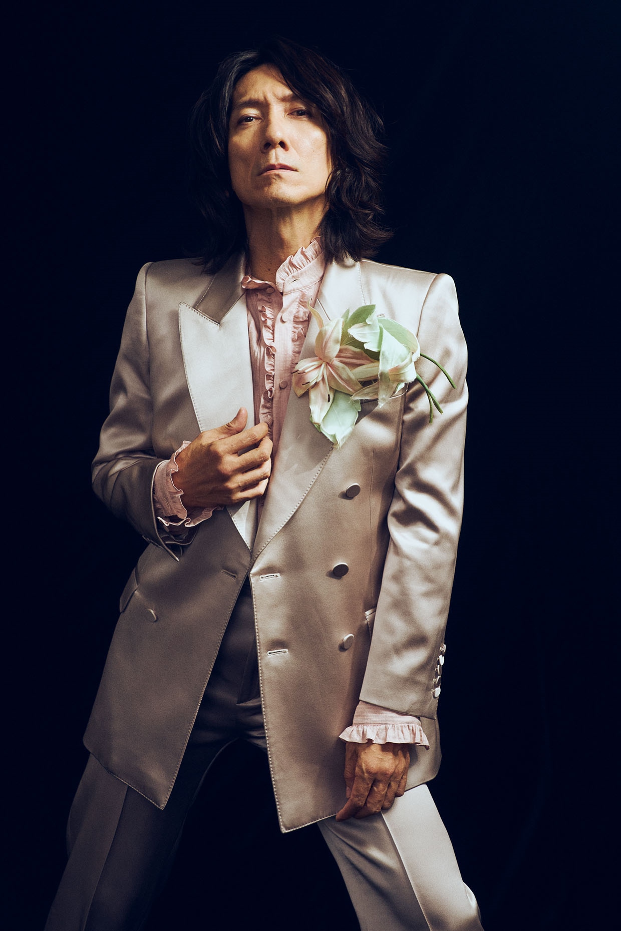 吉井和哉、ソロデビュー20周年記念 ベストアルバム「20」9月リリース!! 9月30日(土)・10月1日(日)、東京ガーデンシアターにて吉井和哉展「二◎」開催決定!!