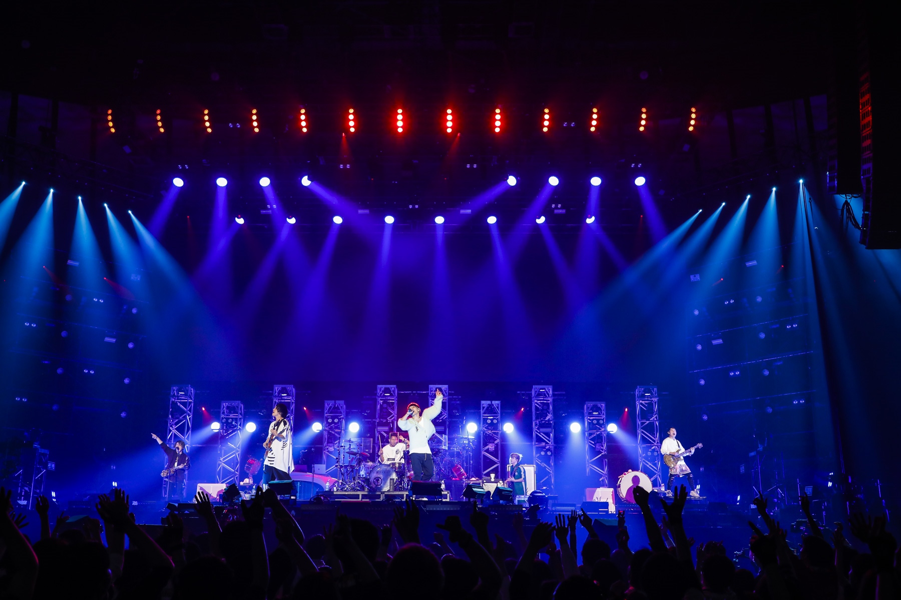 UVERworld、史上初のスタジアムライヴ、さらに日本音楽史初の日産スタジアム・男性限定ライヴ開催を発表!