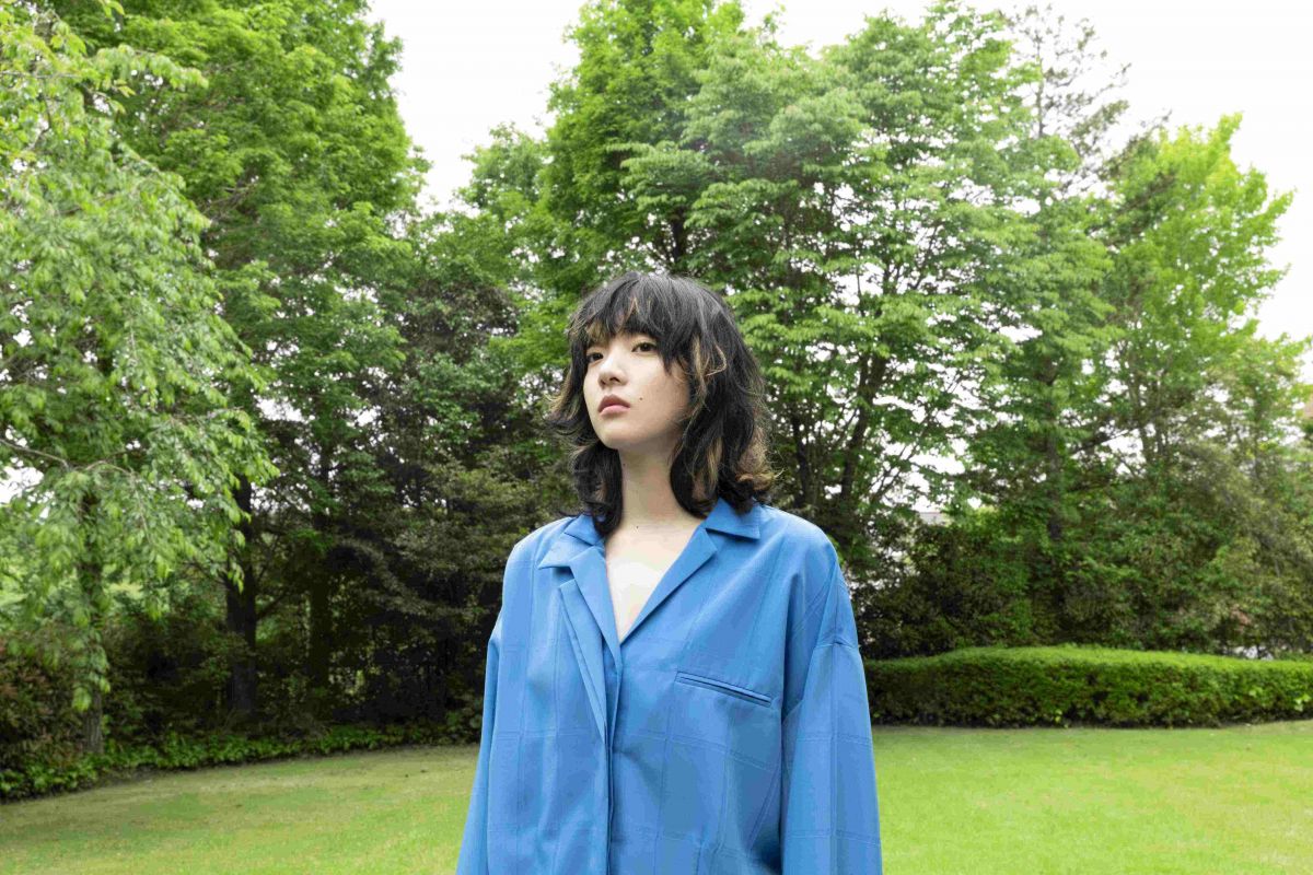 あいみょん、8月17日(水)に2年振りとなるアルバム「瞳へ落ちるよレコード」発売決定!そして11月5日(土)には阪神甲子園球場にて、過去最大規模の弾き語りワンマン公演「AIMYON 弾き語りLIVE 2022 -サーチライト- in 阪神甲子園球場」の開催が決定!